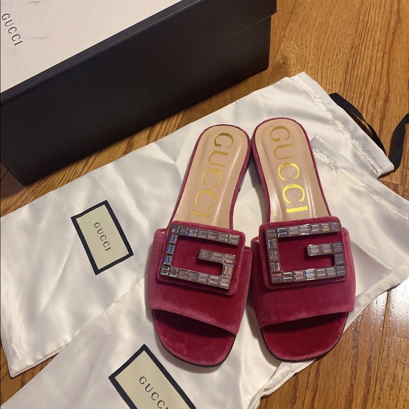GUCCI PINK VELVET CRYSTAL G LOGO SANDALS - Picture 2 of 7